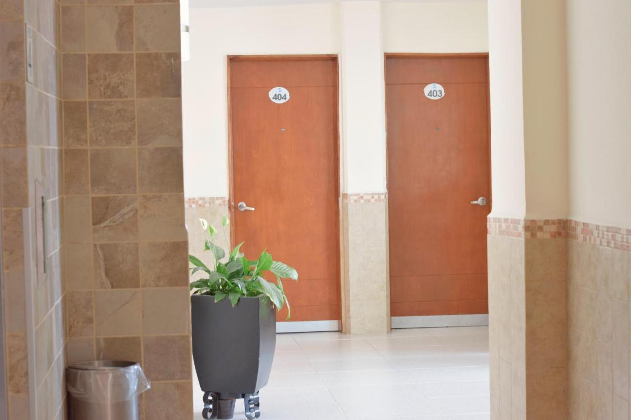 Hotel Niza Zona Piel 레온 외부 사진