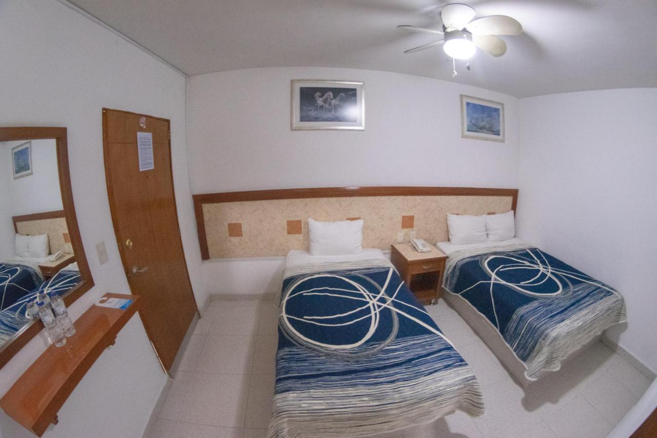Hotel Niza Zona Piel 레온 외부 사진