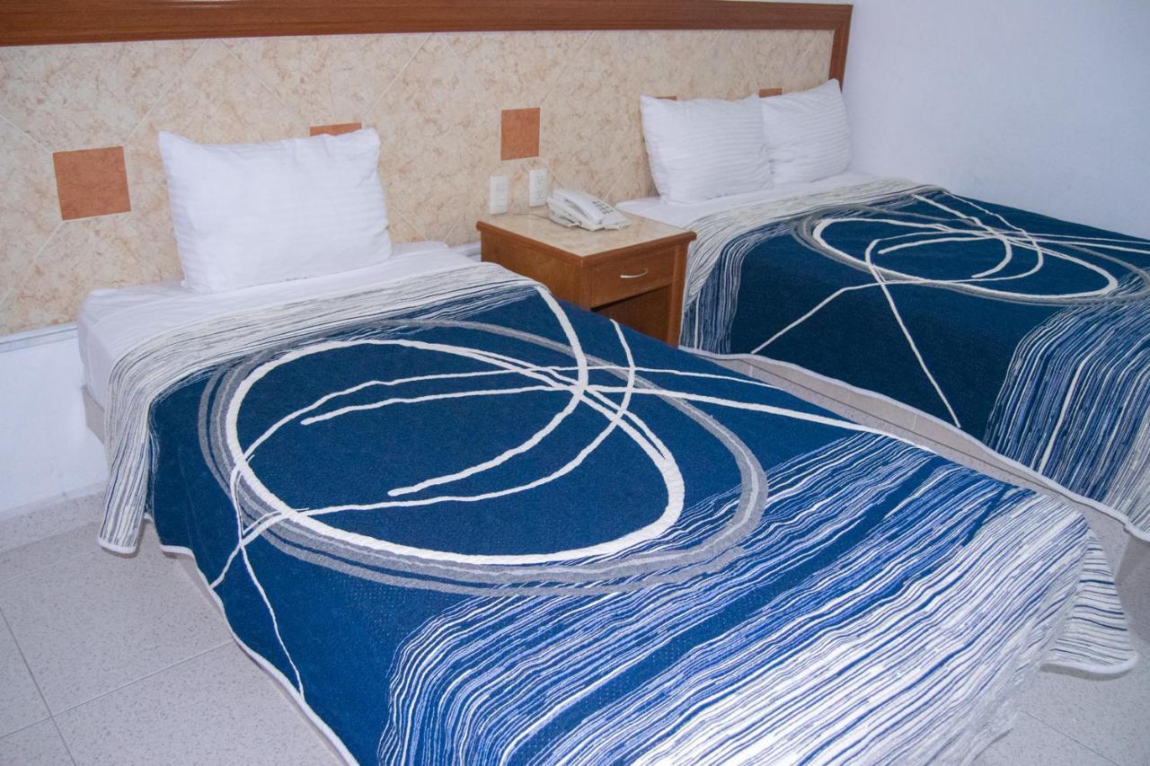 Hotel Niza Zona Piel 레온 외부 사진