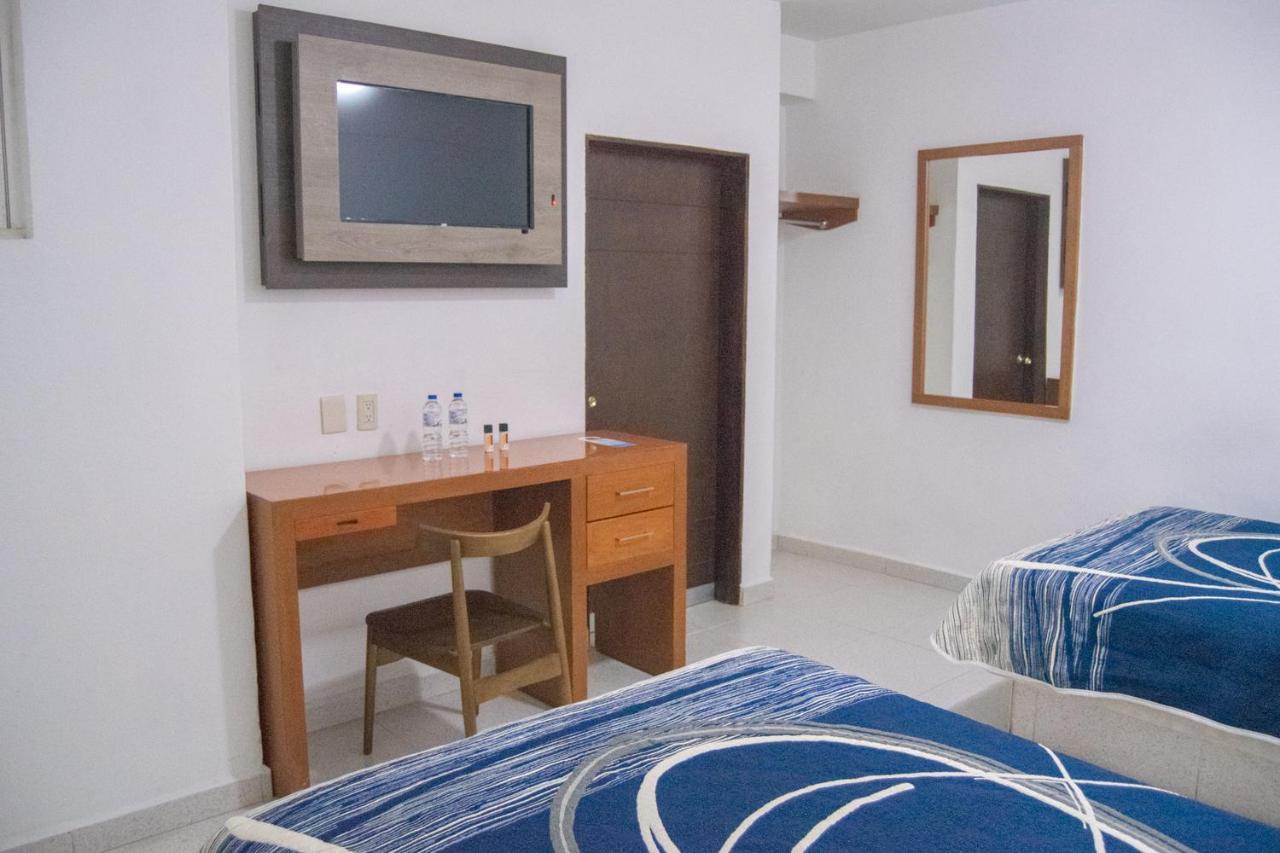 Hotel Niza Zona Piel 레온 외부 사진