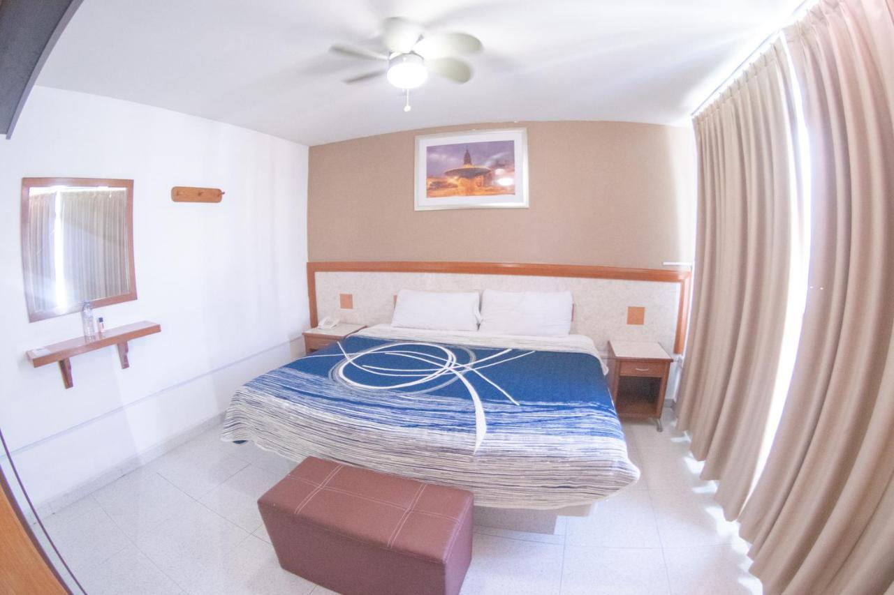 Hotel Niza Zona Piel 레온 외부 사진