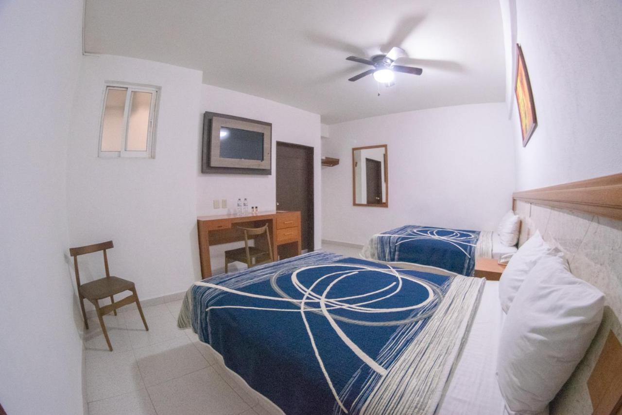 Hotel Niza Zona Piel 레온 외부 사진