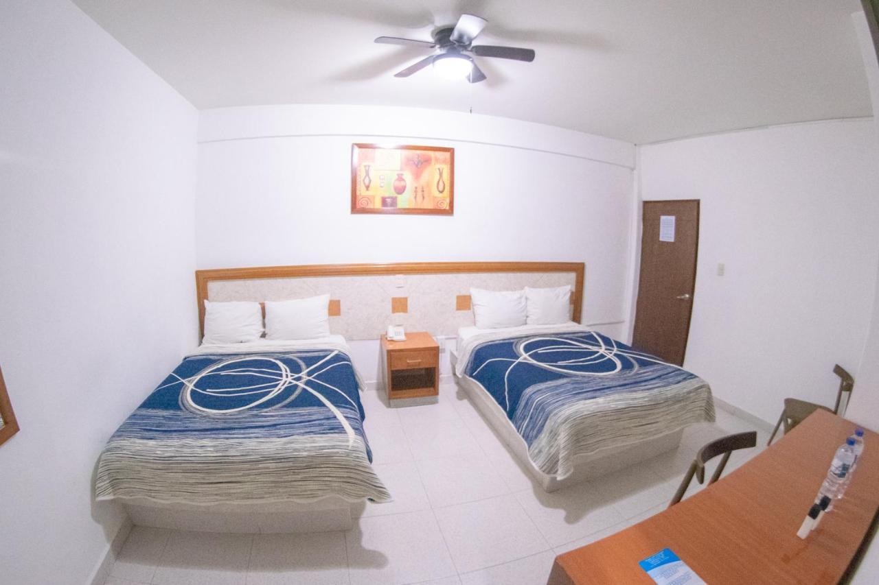 Hotel Niza Zona Piel 레온 외부 사진