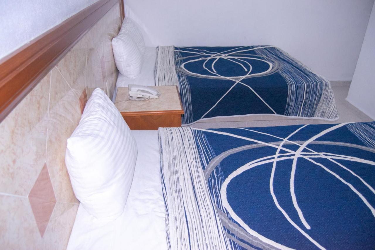Hotel Niza Zona Piel 레온 외부 사진