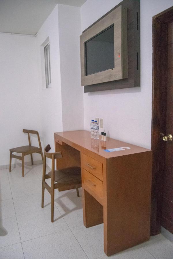Hotel Niza Zona Piel 레온 외부 사진