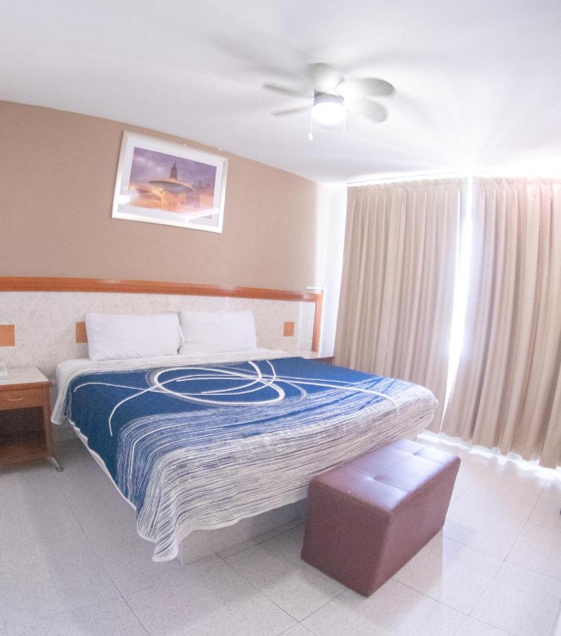 Hotel Niza Zona Piel 레온 외부 사진