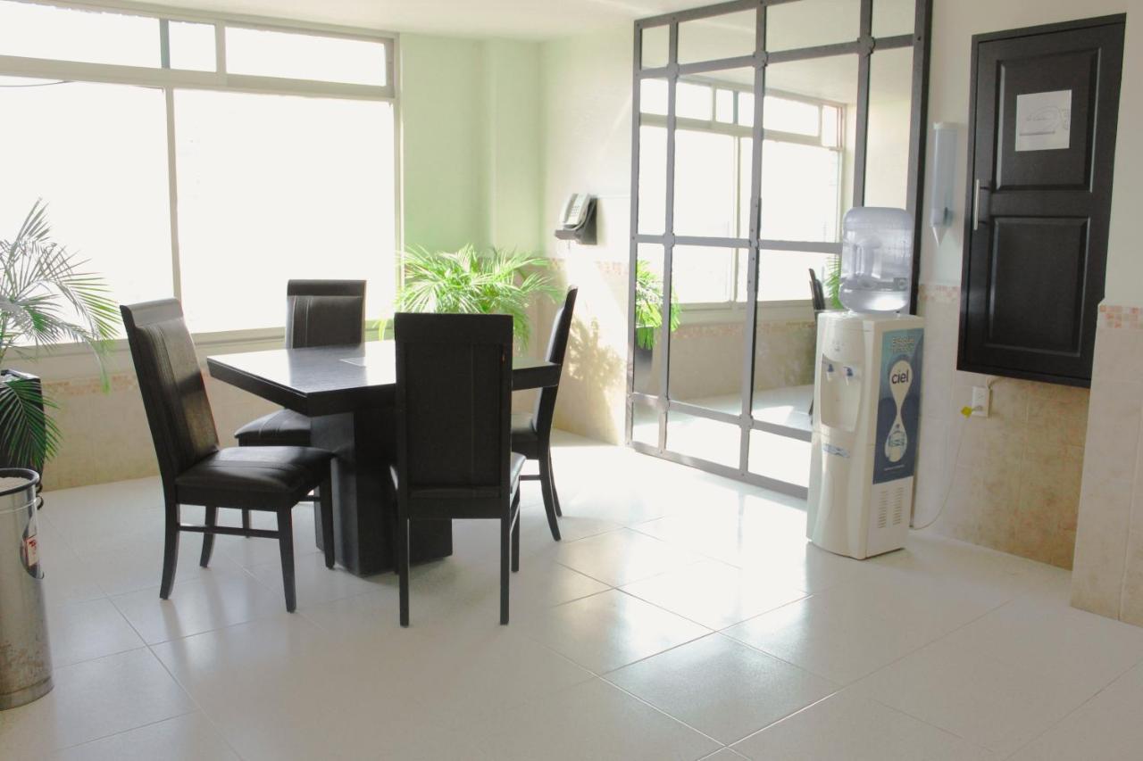 Hotel Niza Zona Piel 레온 외부 사진